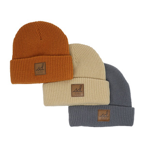 Casquettes en tricot 100% acrylique à revers, douces et chaudes, avec logo brodé 3D personnalisé en cuir OEM, camouflage/écarlate - Product Image 1