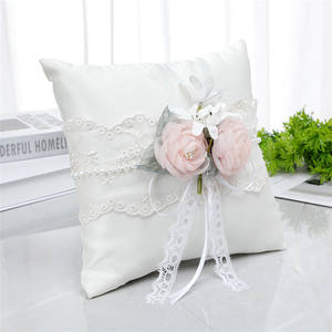 Cuscino Portafedi Nuziali in Stile Romantico Occidentale, Bianco con Fiori Artificiali e <span class=keywords><strong>Piume</strong></span>, 20x20cm, Porta Anelli Quadrato per la <span class=keywords><strong>Sposa</strong></span> - Product Image 4