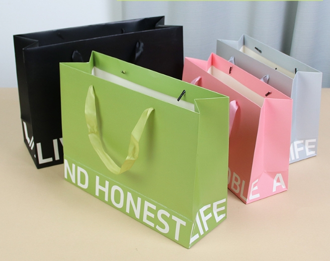 Wholesale Customized Garment Paper Packaging Shopping Bag/With Logo Luxury Business Carry Bags/ Custom Card Paper Bag
