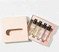Boîte cadeau rigide de couleur beige blush au design unique avec fenêtre transparente pour coffret de parfum de luxe