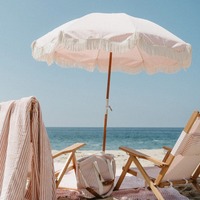 Sac à dos pliable à rayures personnalisées chaise de plage en bois avec poteau en bois parasol à franges parasol parapluie coton glands