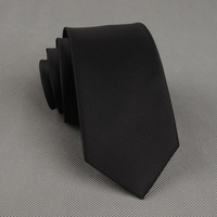 Cravates en polyester fines et unies de 6 cm pour hommes, style classique professionnel, couleur unie, design de logo étroit, emballées dans des boîtes cadeaux – Vente en gros