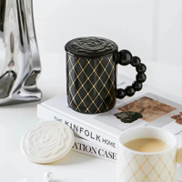 Mug en céramique Nordic Camellia avec poignée perlée, couvercle et cuillère, capacité 400 ml, compatible lave-vaisselle et micro-ondes, couleur personnalisée, motif dessin animé