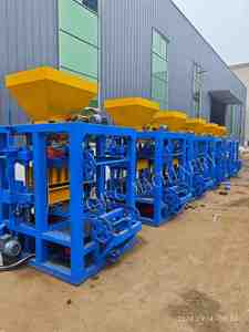 Machine De Fabrication De Briques Entierement Semi-automatique QT4-24/QT4-26, Machine De Formation De Blocs De <span class=keywords><strong>Ciment</strong></span> En Stock - Product Image 4