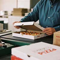 Boîtes à pizza personnalisables blanches et brunes, non imprimées, en stock, disponibles en tailles 9, 10, 12, 13 et 14 pouces.