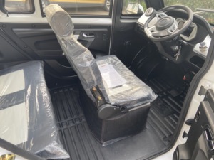 Auto Eléctrico Nuevo de Cuatro Ruedas, Hatchback, Tracción Trasera, Carrocería Cerrada, 30 km/h, Asientos de Cuero Oscuro, Cámara Trasera - Product Image 5