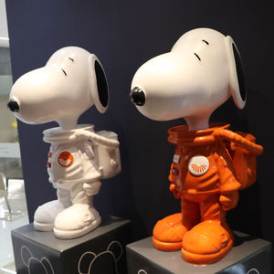Escultura de Perro de Dibujos Animados <span class=keywords><strong>Snoopy</strong></span> Astronauta Hecha a Mano para Decoración de Puertas de Centros Comerciales o Tiendas, Material de Fibra de Vidrio Duradero - Product Image 4