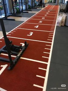 Tapis de sol en gazon artificiel PE durable 2x10m personnalisable, 15mm, avec logo sur mesure, pour piste de traînée de luge et fitness, gazon de gym noir pour poussée de luge - Product Image 2