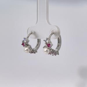 Pendientes de Aro Redondos Clásicos Tianyu Gems para Mujer, Hechos de Latón Chapado en Oro con Circonitas Cúbicas Blancas y Rojas. - Product Image 4