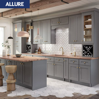 Meubles d'intérieur Allure : Armoires de rangement pour garde-manger en bois massif, sur mesure, meubles d'îlot de cuisine avec évier et robinet, pour intérieur (USA)