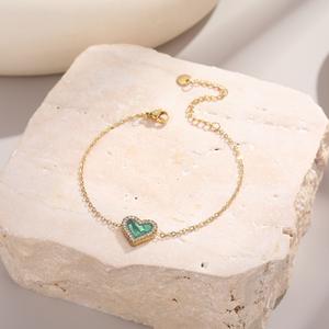 กำไลข้อมือรูปหัวใจประดับเพชรไมโครเซ็ตสไตล์เรโทรสแตนเลสขายดี - เครื่องประดับสำหรับผู้หญิงที่หรูหรา ประณีต และมีระดับ - Product Image 5