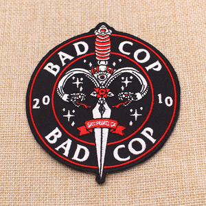 Emblema Personalizzato per Confraternite o Riconoscimenti Accademici, Patch Ricamata su Misura - Product Image 2