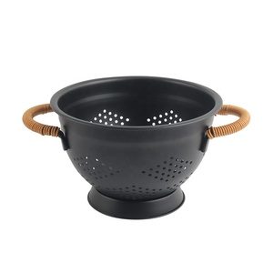 Passoire en plastique double couche avec poignées en bambou, noire, pour légumes et fruits - Product Image 5