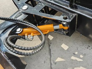 Lame de charrue à neige hydraulique BLVT pour <span class=keywords><strong>mini</strong></span>-chargeuse <span class=keywords><strong>1T</strong></span>-5T, pompe à engrenages, attache rapide universelle pour déneigement hivernal - Product Image 4