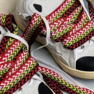 Vente directe d'usine de chaussures décontractées de luxe à bout rond, respirantes et tendance, en plusieurs couleurs, avec lacets, style skate. - Product Image 2