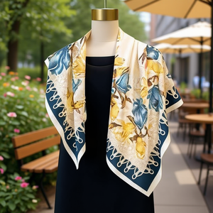 Foulard Quadrato Floreale 70x70cm Stampato, Accessorio Moda Donna - Product Image 2