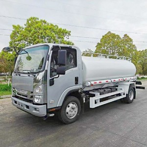 Precio de Fábrica, Camión Cisterna ISUZU con Aspersor de Agua en Venta en Kenia - Product Image 1