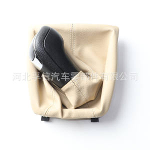 Cache-poussière en cuir pour pommeau de levier de vitesse manuel Skoda 5/6 vitesses, blanc cassé/noir - Product Image 4