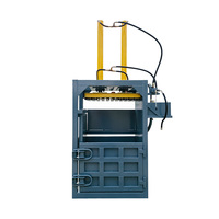 Machine de compactage verticale à système hydraulique intégré de haute précision pour applications polyvalentes, papier OCC, bouteilles PET et déchets.