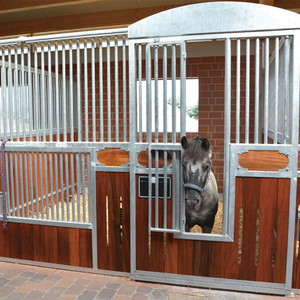 Rost beständige Metallrahmen Langlebige Bambus holz pferdes tabile Pferdes tälle Pferdes chiebetür - Product Image 6