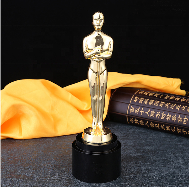 Moderne Grande Taille K9 Optique en Métal En Or Blanc Personne Oscar Trophée en Cristal/prix/plaque Pour La Gravure