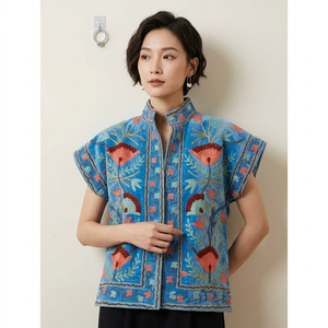 Chaqueta de Terciopelo Reversible Vintage Ecológica para Mujer, Marca Indigo Garden, Color Azul Aciano, Bordado Floral Suzani, Estilo Boho, Primavera - Product Image 1