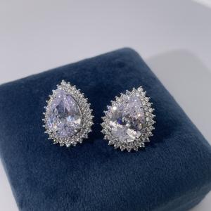 Pendientes de Botón de Lujo Clásicos Geométricos con Circonita Cúbica Blanca en Forma de Pera, Chapados en Oro y Latón, de Tianyu Gems, para Mujer - Product Image 5