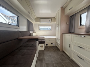 Caravane <span class=keywords><strong>de</strong></span> <span class=keywords><strong>camping</strong></span> Dream 640, caravane <span class=keywords><strong>de</strong></span> voyage moderne et légère, pour aventures en plein air, remorquable par SUV, 4 personnes - Product Image 2