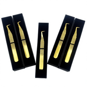 Pince à épiler pour extensions de cils à 90 degrés, en acier inoxydable et plaqué or, avec emballage en boîte noire - Product Image 4