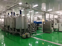 Machine de remplissage de boissons gazeuses automatique, technologie isobare pour bouteilles PET, avec système d'embouteillage haute efficacité
