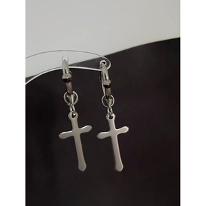Boucles d'oreilles clous en acier inoxydable style punk, simples et polyvalentes, mode coréenne - Product Image 3