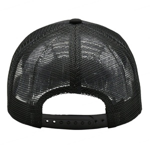 Gorra Trucker de 5 Paneles con Logotipo Personalizado, Algodón Negro con Malla y Placa Metálica, Unisex para Viajes - Product Image 5