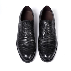 Chaussures d'affaires à bout pointu à la mode chaussures à lacets Oxford luxueuses chaussures en cuir pour hommes durables fabriquées à la main - Product Image 2
