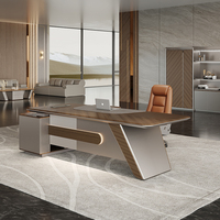 Bureau de direction moderne de luxe, bureau de direction, patron, bureau en forme de L, mobilier de bureau moderne