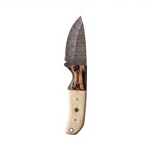 Cuchillos Rajput de Hoja Fija con Punta Caída, Acero de Damasco, Mango de Madera Pakka Azul, Garantía de 3 Años - Personalizable para Caza - Product Image 1