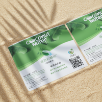 Étiquettes en vinyle adhésif recyclables et imperméables personnalisées pour l'eau de coco, design dégradé vert, code QR, promotion en supermarché