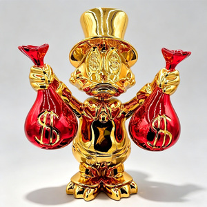 Esclusiva Statuetta da Collezione di Scrooge McDuck in Resina Dorata con Sacchi di Denaro Rossi - Product Image 3