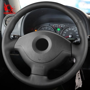Accesorios de envoltura de cubierta de <span class=keywords><strong>volante</strong></span> de coche cosidos a mano para <span class=keywords><strong>Suzuki</strong></span> <span class=keywords><strong>Jimny</strong></span> 2005 06 07-2013 Protector de cuero de microfibra - Product Image 6