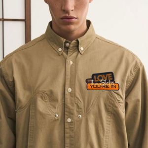 Parche Termoadhesivo Bordado con la Frase 'Love the Skin You Are' en Inglés para Ropa, Zapatos, Bolsos, Pantalones, Reparación de Agujeros y Decoración - Product Image 4