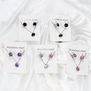 Set <span class=keywords><strong>di</strong></span> Gioielli in Acciaio Inossidabile Placcato Oro 18K, <span class=keywords><strong>Collana</strong></span> e Orecchini da Donna con Motivo a Margherita e Forme Geometriche - Product Image 3