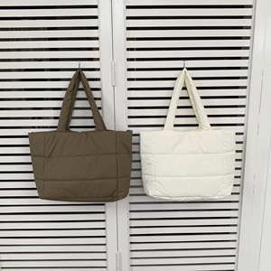 Sac fourre-tout classique d'hiver pour femme, rembourrage en coton doux, fermeture éclair, portable, à porter à la main ou à l'épaule, style matelassé, résistant à l'eau, Tanjing - Product Image 3