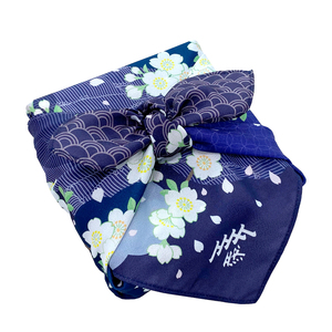 Bandane quadrate floreali blu con motivo <span class=keywords><strong>giapponese</strong></span> e atmosfera autunnale e invernale molto fotogenica - Product Image 3