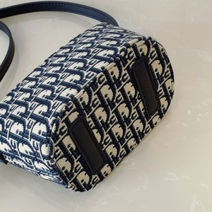 Sac messager tendance et luxueux modèle 2025. Sac seau pour femme en PU. - Product Image 5