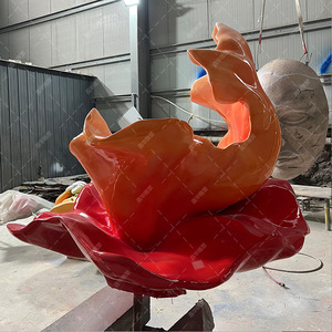 Sculpture florale extérieure sur mesure en fibre de verre, forme abstraite irrégulière, pièce d'art décorative faite à la main, à poser au sol - Product Image 3