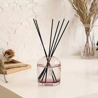 Diffuseur de parfum d'ambiance en verre coloré avec logo personnalisé, bâtonnets en fibre noire, pour la maison et la décoration d'hôtel