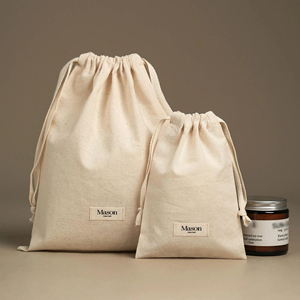 Sac en coton biologique personnalisé avec logo imprimé en or, cordon de serrage, pour mariage, Noël, emballage cadeau, pochette en mousseline noire - Product Image 5