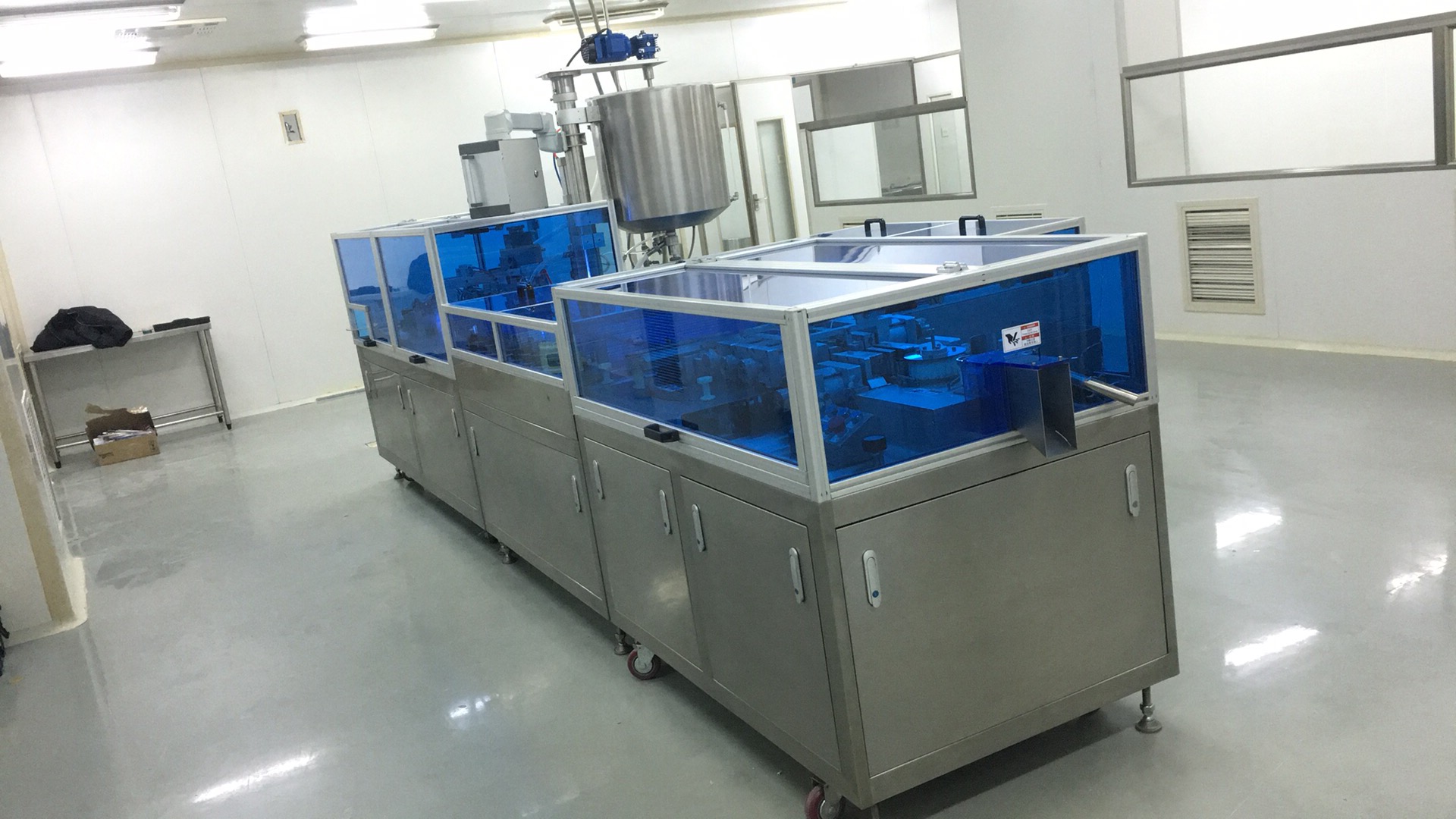 Аппарат для наполнения и запечатывания глицерина с синтетическими жирными кислотами особой формы