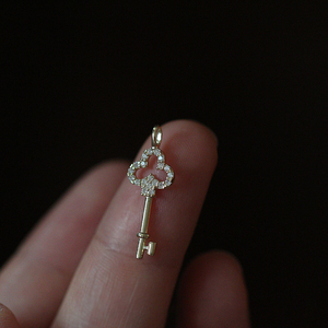 Simple 925 plata esterlina chapado en oro llave colgante delicado collar - Product Image 2