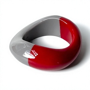 Nouveau bracelet manchette tendance en acrylique rouge et transparent, bijou unisexe de mode, marqué CN, idéal pour les fêtes d'anniversaire avec femme - Product Image 5