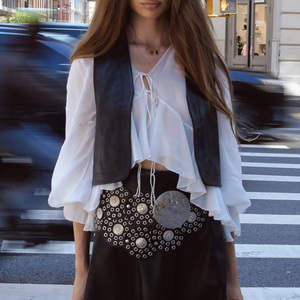 Robe Y2K élégante en mousseline de soie blanche à manches bouffantes et épaules tombantes, deux pièces, style streetwear, haute qualité - Product Image 1